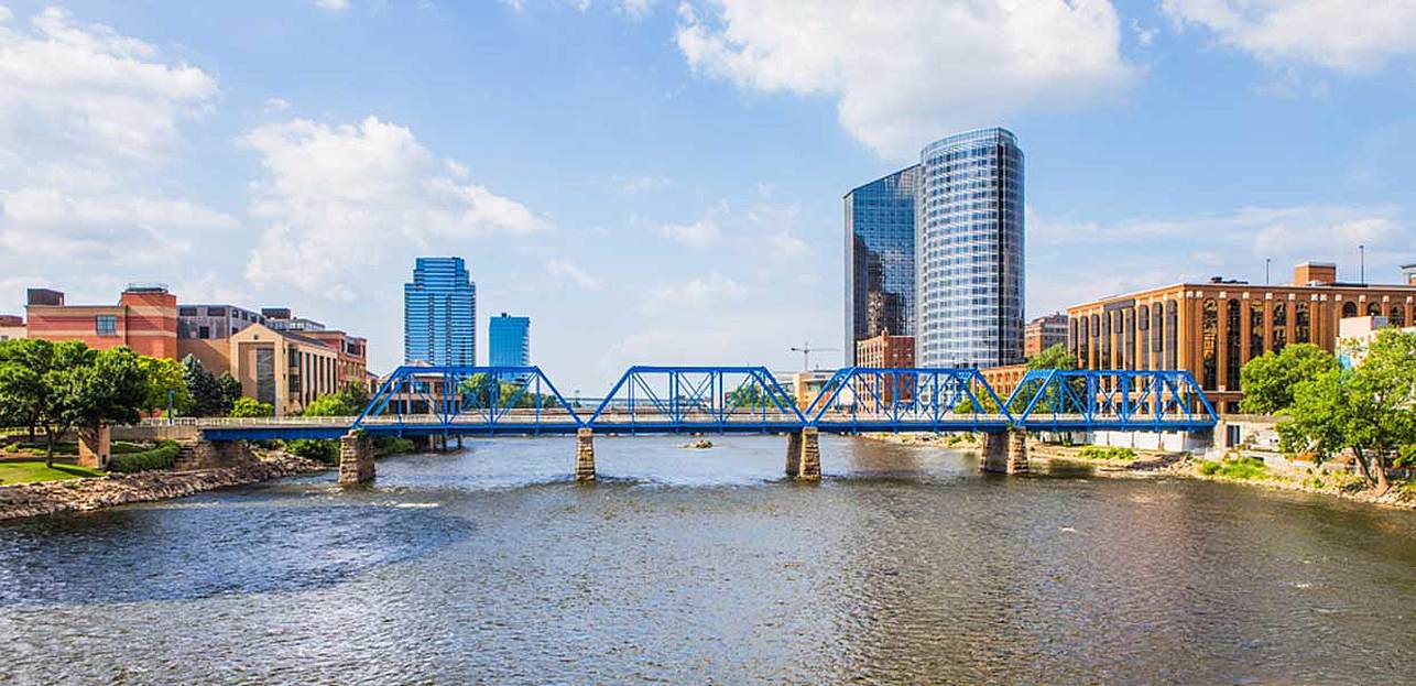 Single in Grand Rapids, MI? 10 Places and Apps to Find a Date