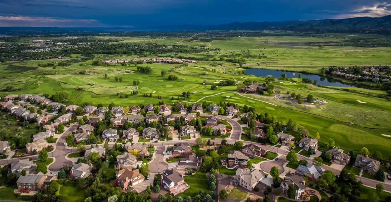 Single in Lakewood, CO? 9 Places and Apps to Find a Date