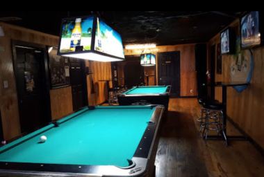Doghouse Bar & Grill