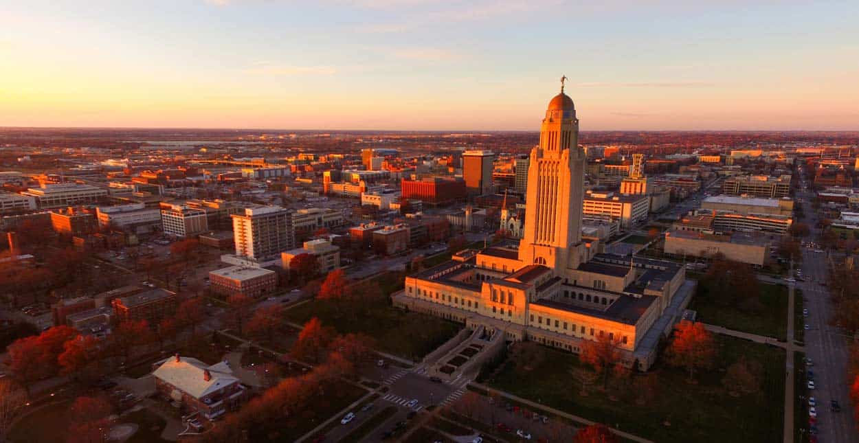 Single in Lincoln, NE? 10 Places and Apps to Find a Date