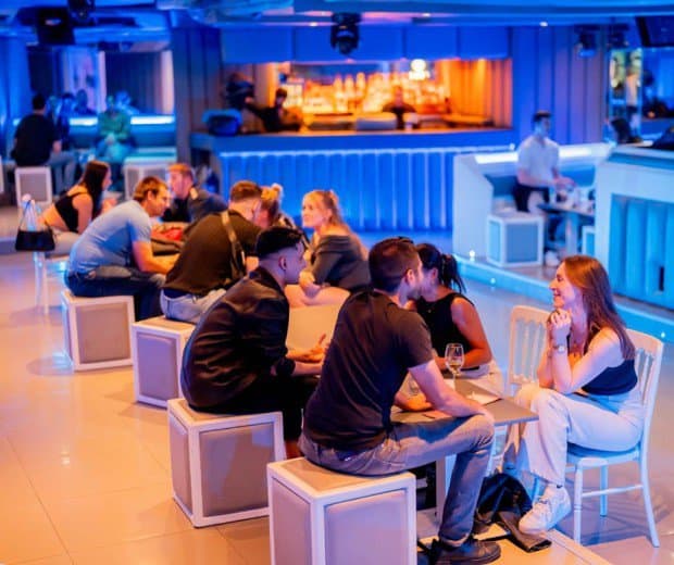 Photo of a Date in a Dash speed dating event