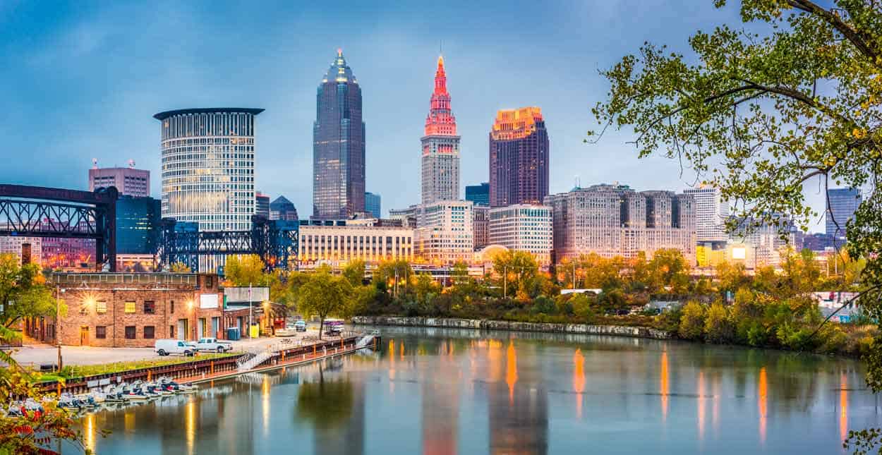 Single in Cleveland, OH? 10 Places and Apps to Find a Date