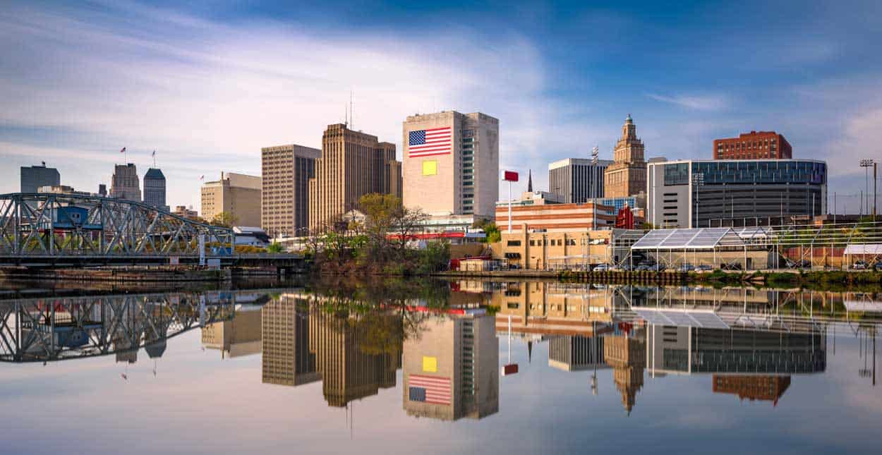 Single in Newark, NJ? 11 Places and Apps to Find a Date