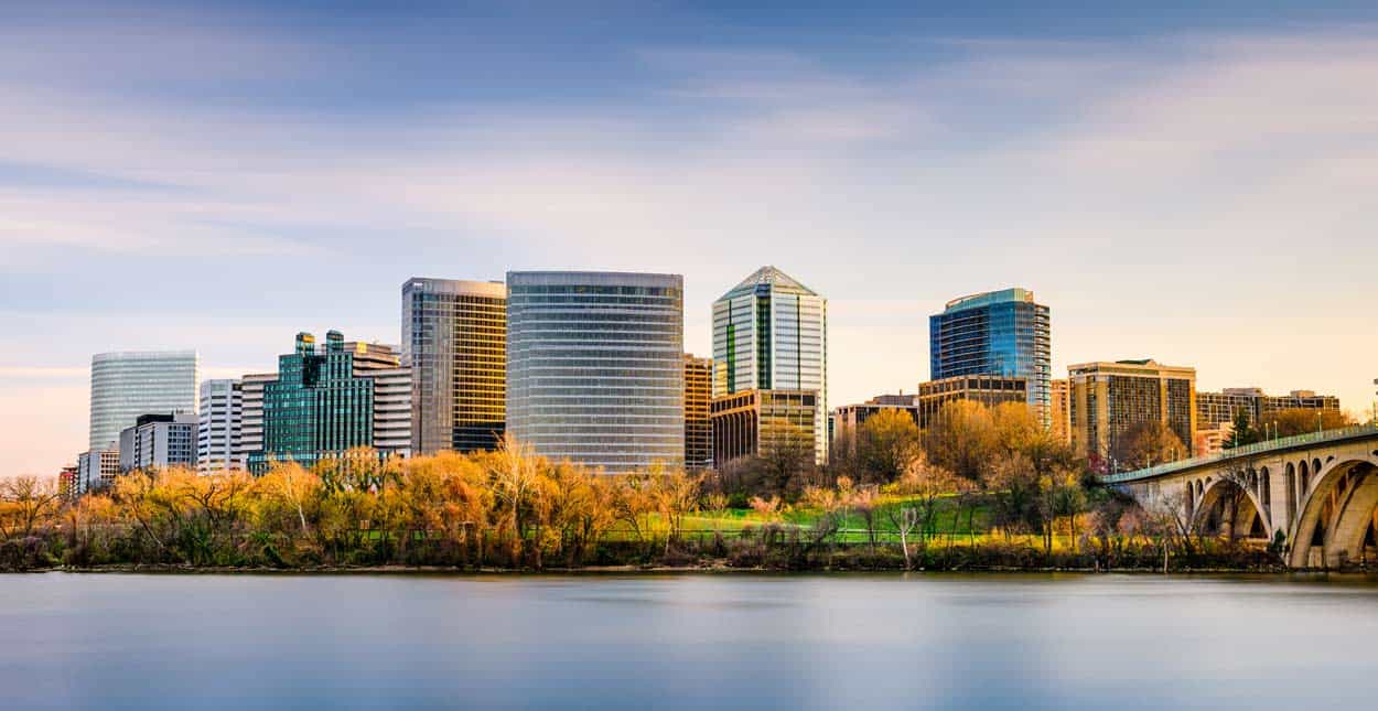 Single in Arlington, VA? 10 Places and Apps to Find a Date