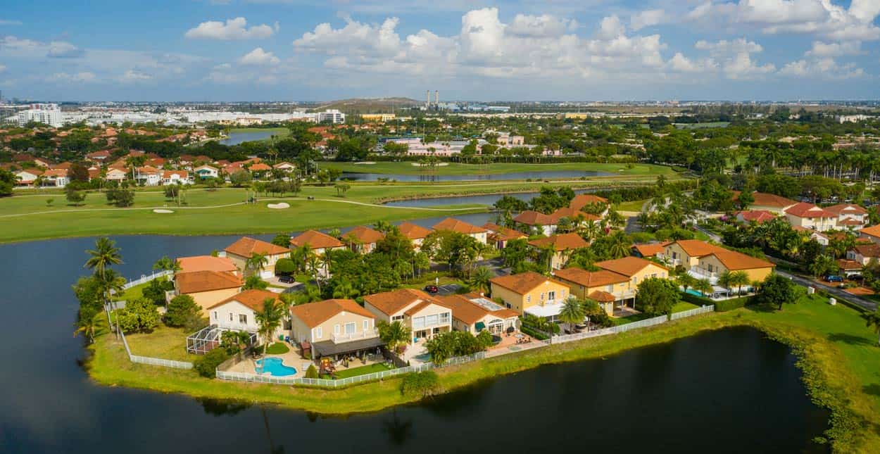 Single in Pembroke Pines, FL? 9 Places and Apps to Find a Date