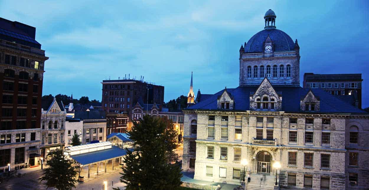 Single in Lexington, KY? 10 Places and Apps to Find a Date