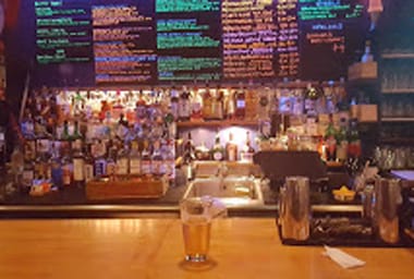 Grad Center Bar