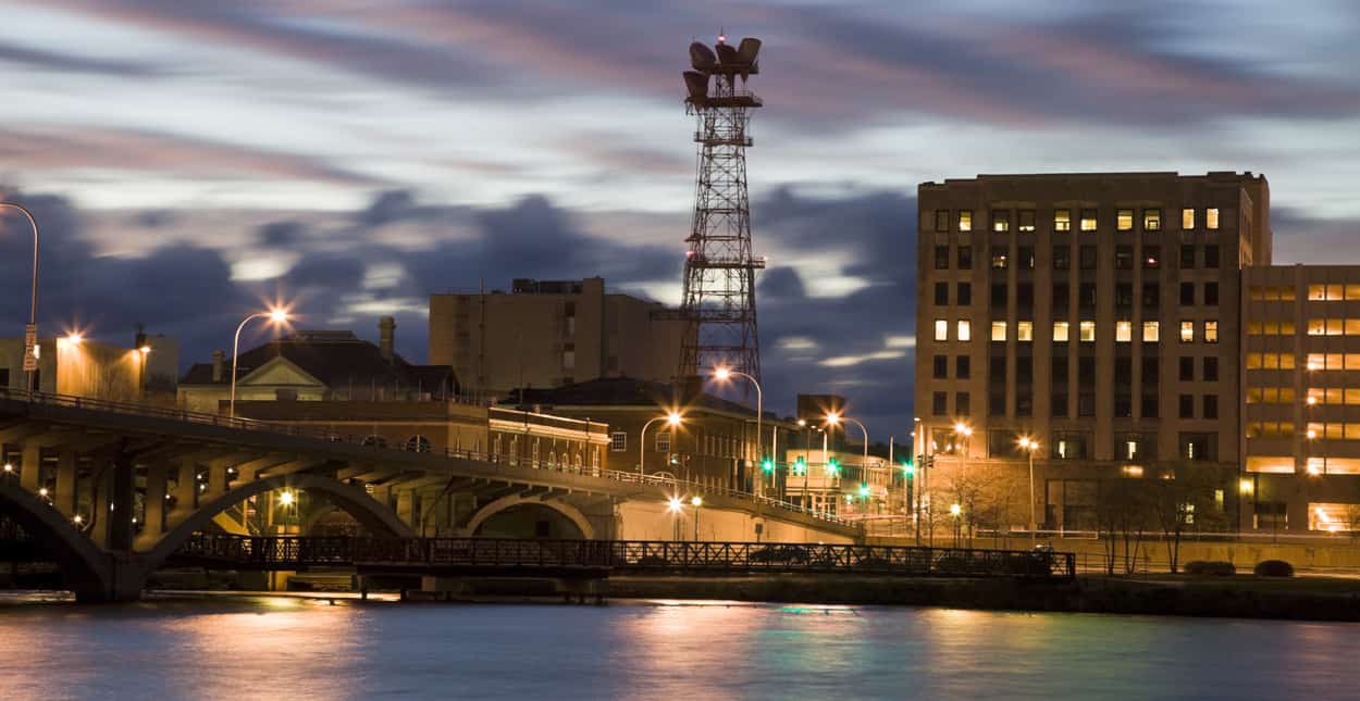 Single in Rockford, IL? 9 Places and Apps to Find a Date