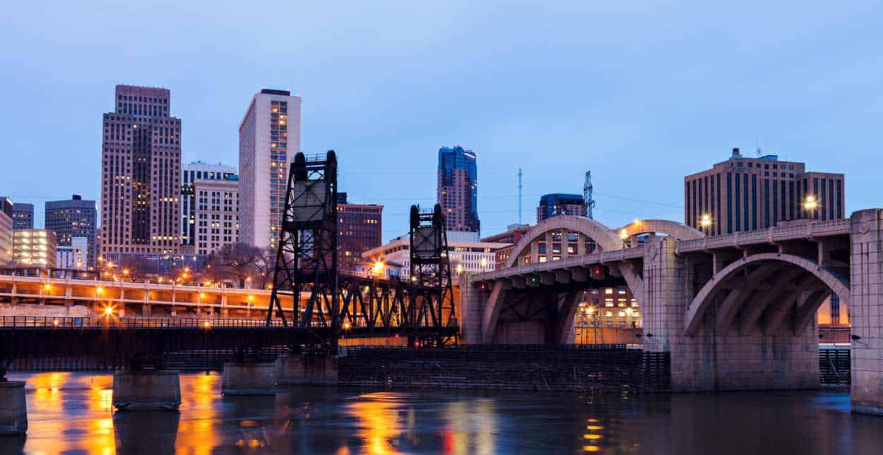 Single in St. Paul, MN? 9 Places and Apps to Find a Date