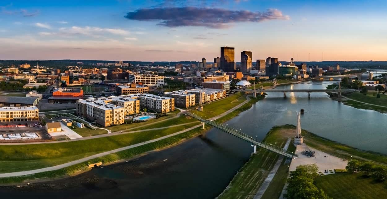 Single in Dayton, OH? 9 Places and Apps to Find a Date