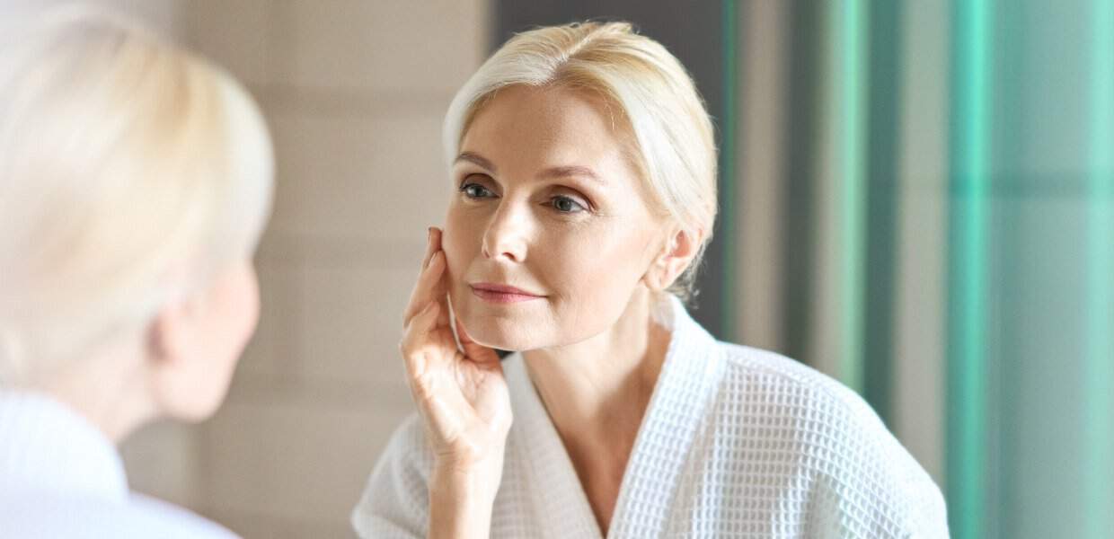 ga0saq-older-woman.jpg