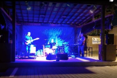 Louie's Sports Pub