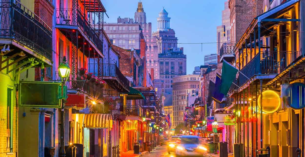 Single in New Orleans, LA? 12 Places and Apps to Find a Date