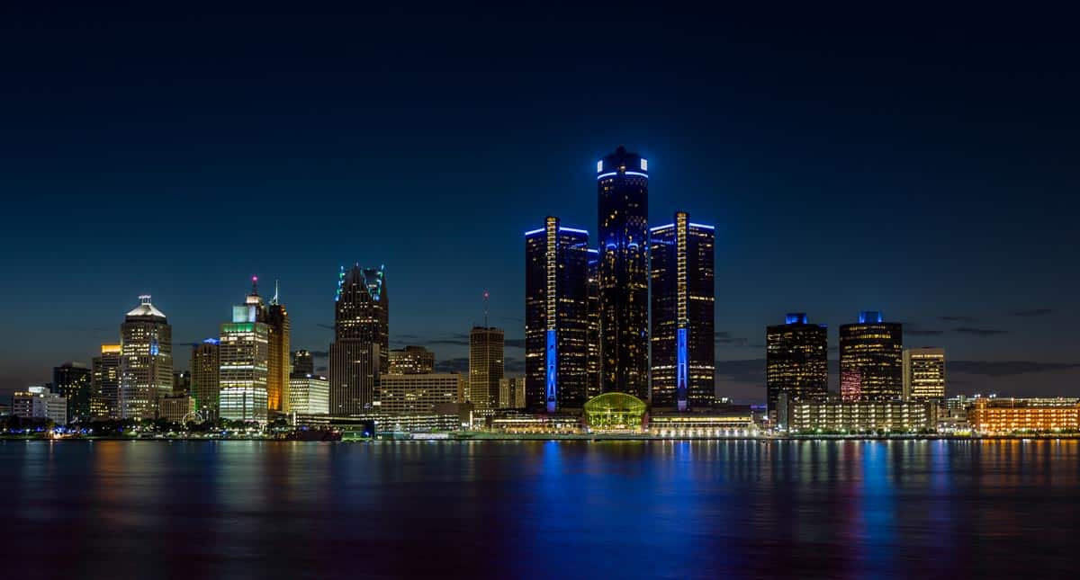 Single in Detroit, MI? 10 Places and Apps to Find a Date