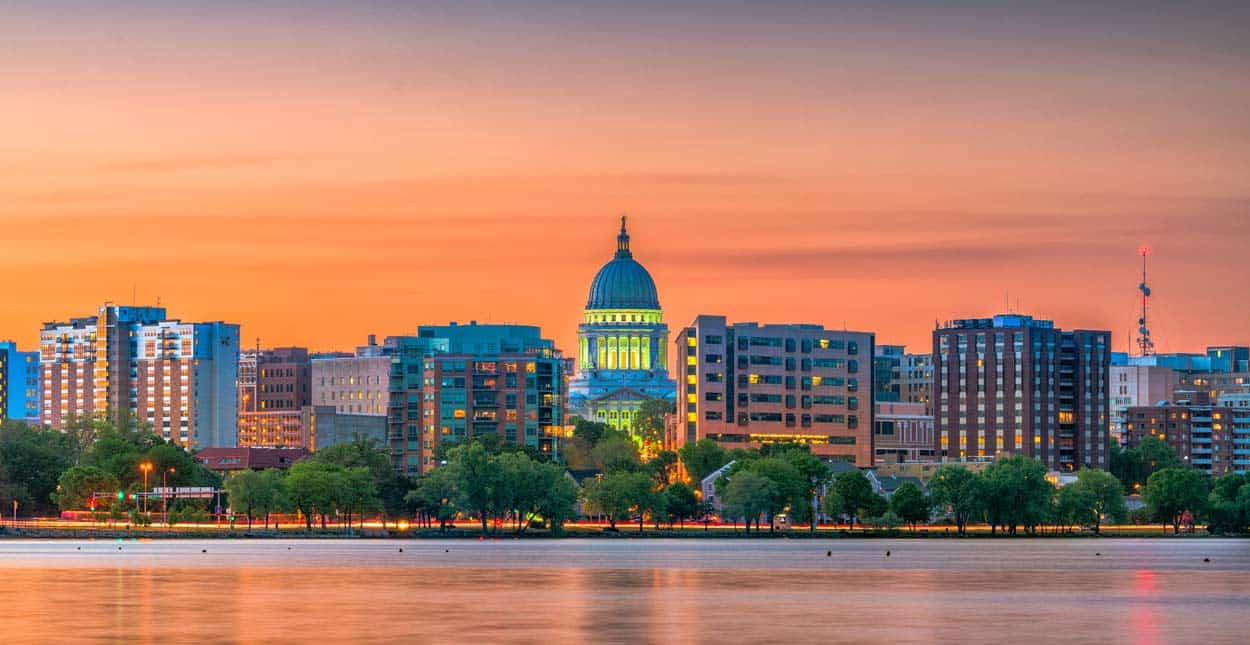 Single in Madison, WI? 9 Places and Apps to Find a Date