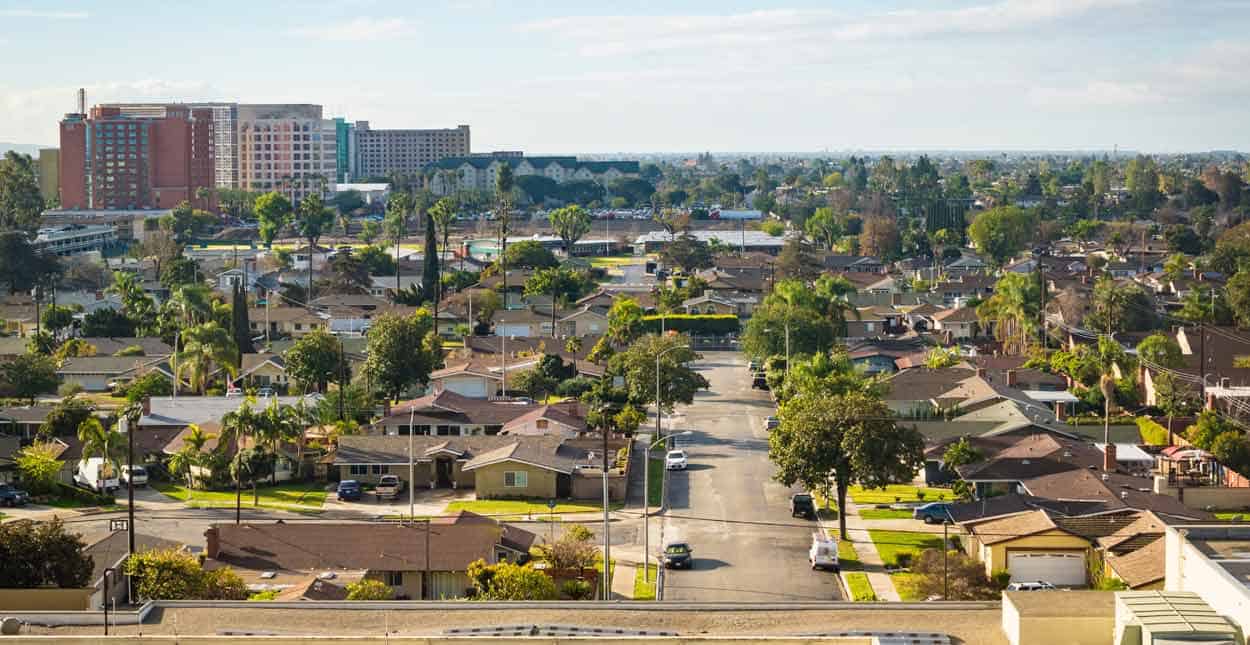 Single in Anaheim, CA? 9 Places and Apps to Find a Date
