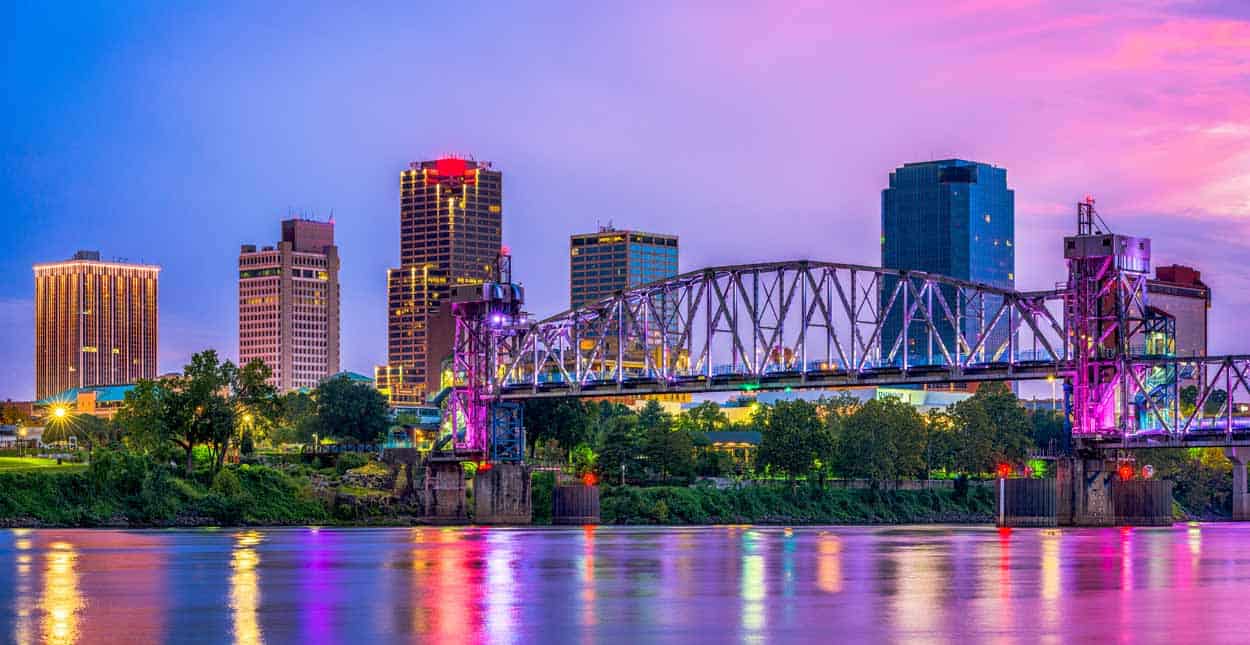 Single in Little Rock, AR? 9 Places and Apps to Find a Date