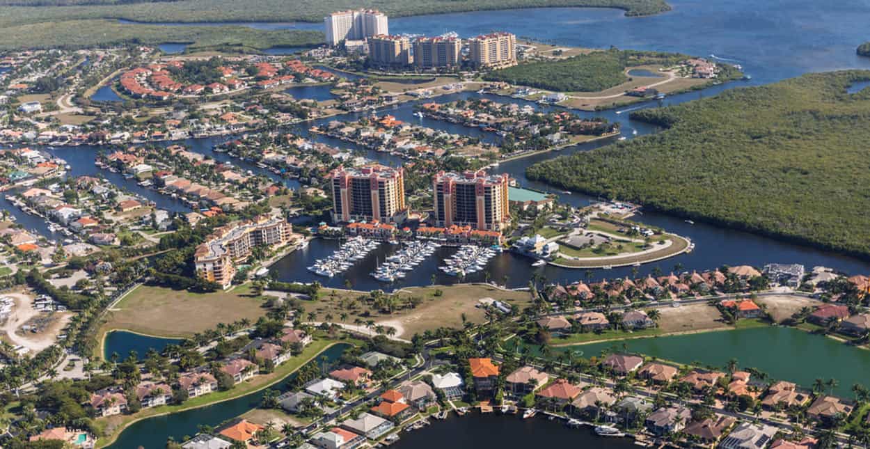 Single in Cape Coral, FL? 9 Places and Apps to Find a Date