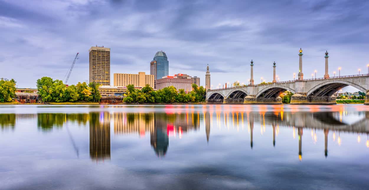 Single in Springfield, MA? 9 Places and Apps to Find a Date
