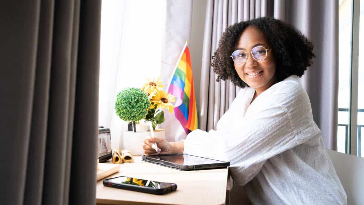 Starting an Online Conversation With a Lesbian Woman