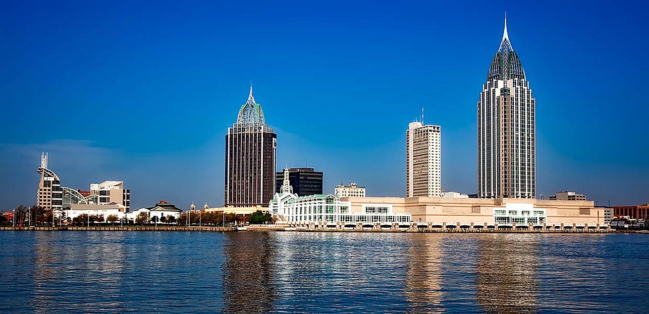 Single in Mobile, AL? 9 Places and Apps to Find a Date